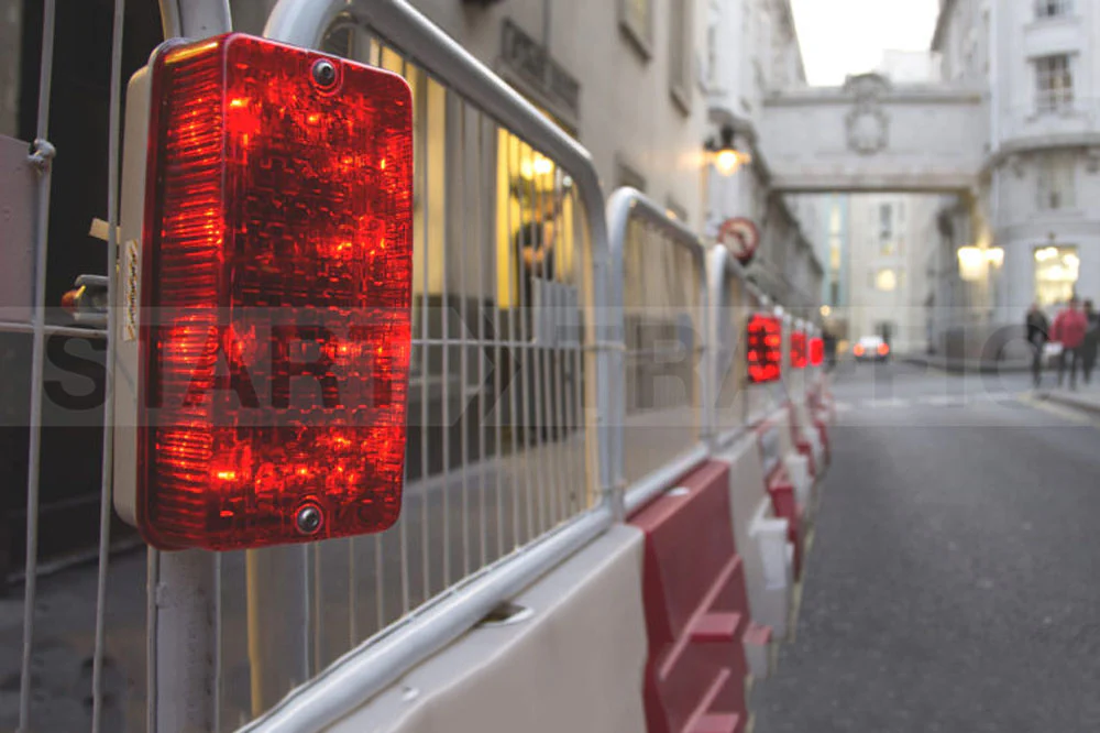 Battery Powered Hoarding Light Multiple Mounting Types - Image 9