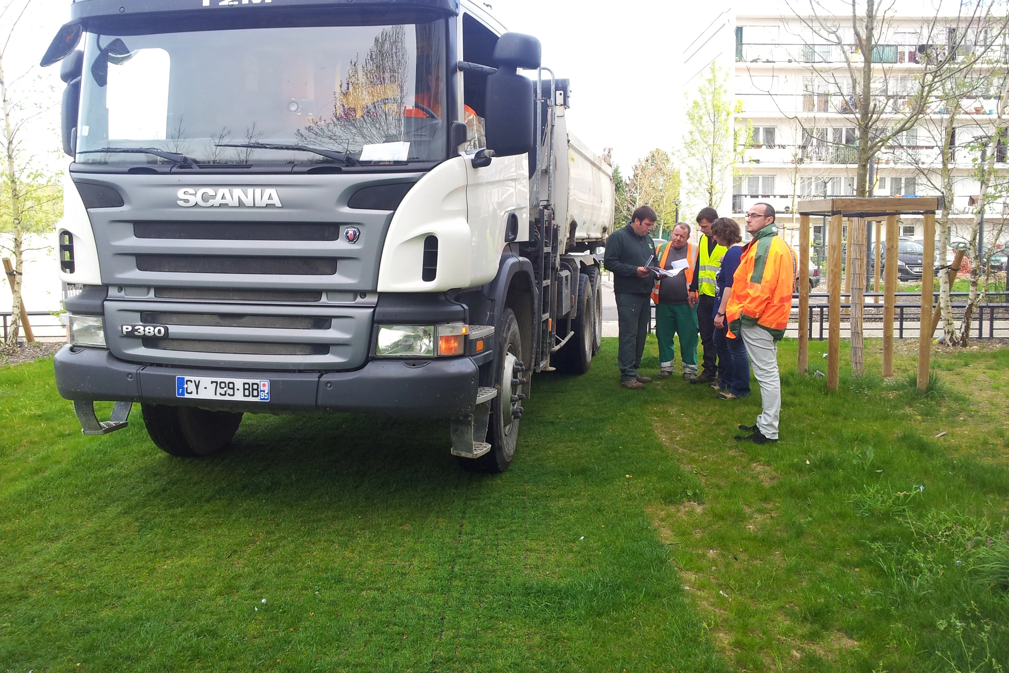 EcoGrid E50 Heavy Duty Ground Reinforcement Grid System - 330mm x 330mm x 50mm (7mmm Wall Thickness) - Image 5