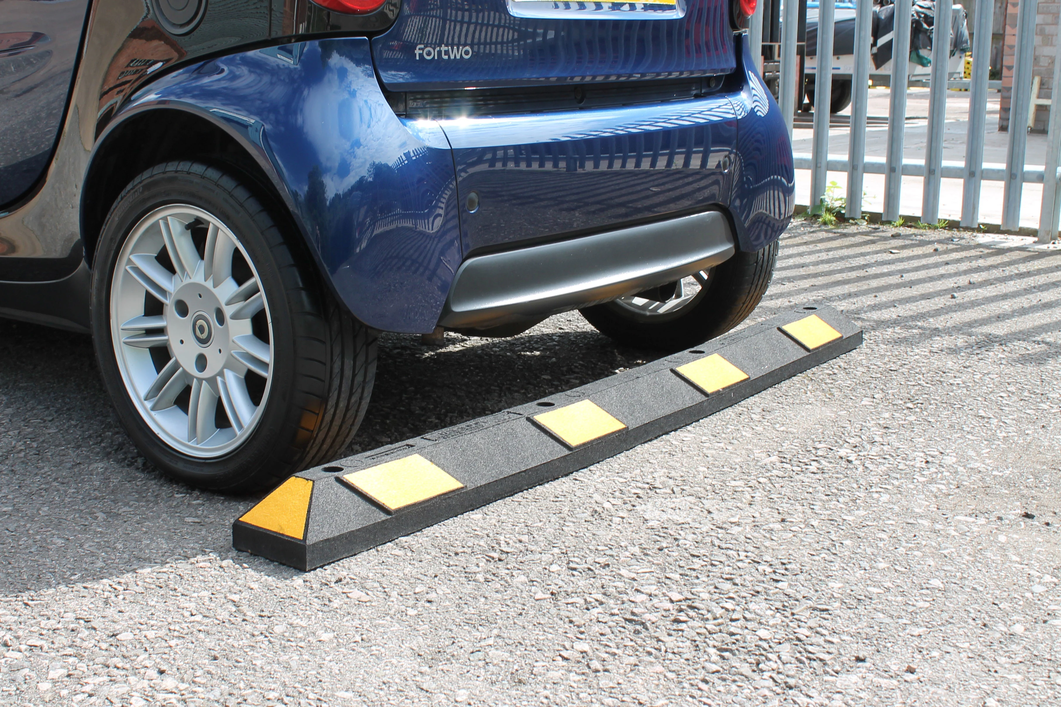 Park-it 1800mm Rubber Wheel Block / Stop With Fixings - Image 11