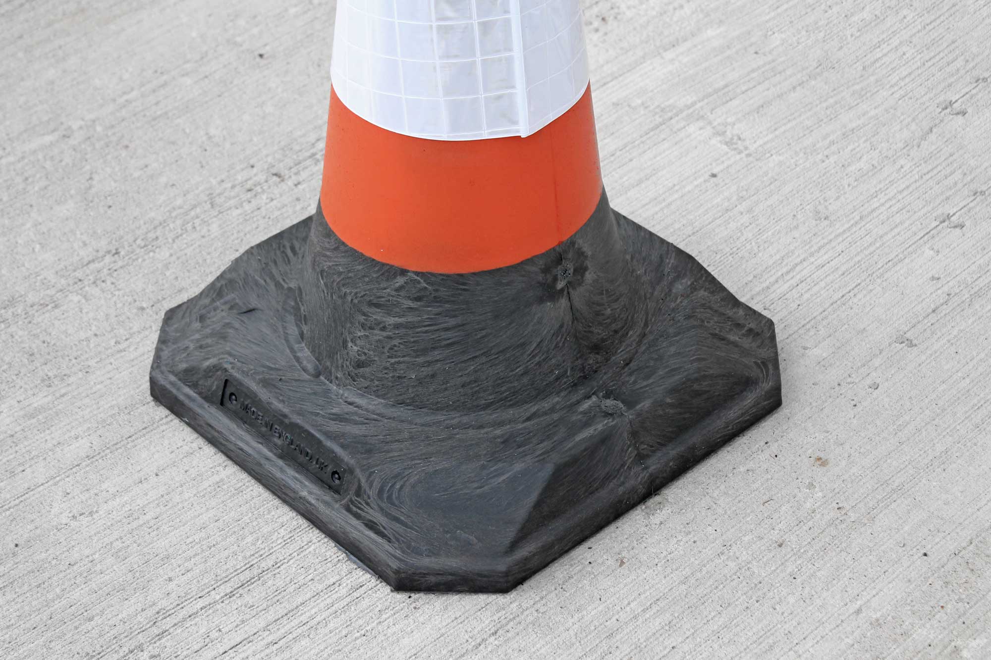 JSP RoadHog One Piece Traffic Cones 750mm - Image 6