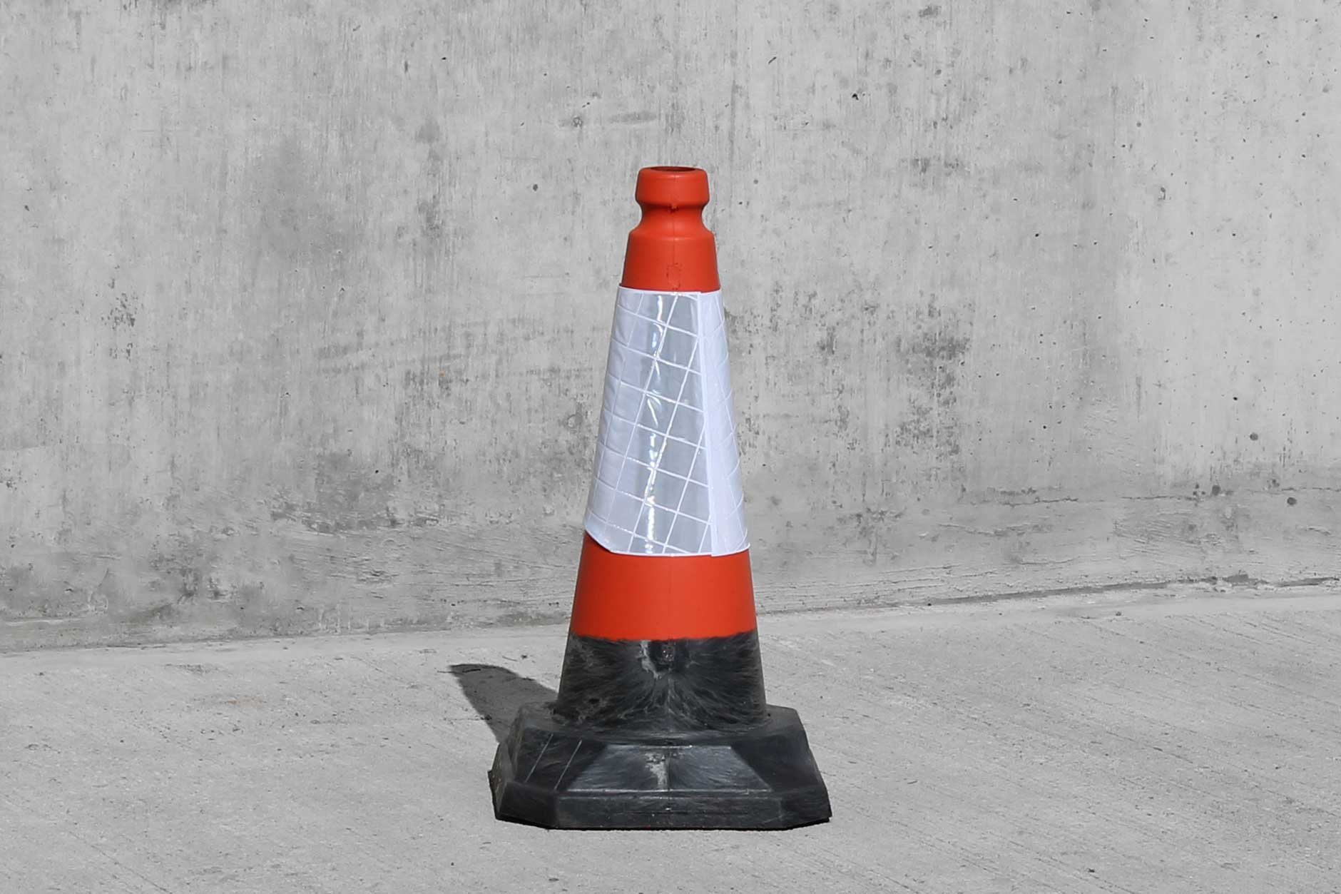 JSP RoadHog One Piece Traffic Cones 750mm - Image 7