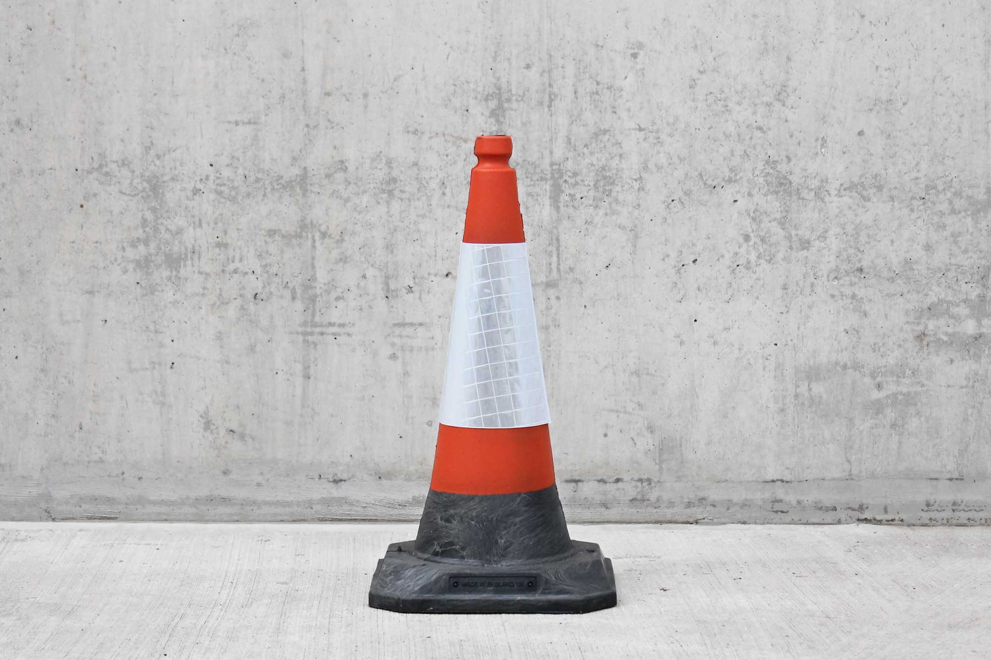 JSP RoadHog One Piece Traffic Cones 750mm - Image 8